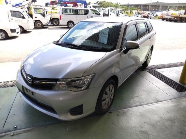 1695 Toyota Corolla fielder NZE161G 2014 г. (LUM Fukuoka Nyusatsu)